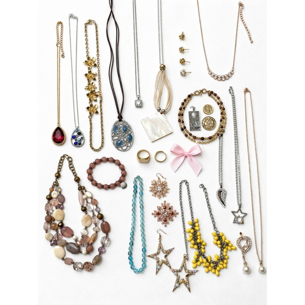 Vintage and Modern Costume Jewelry Lot Necklaces Earrings Bracelets Rings D4‎
